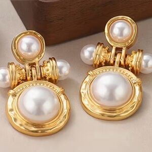 Renaissance-style Gold/Pearl Earrings